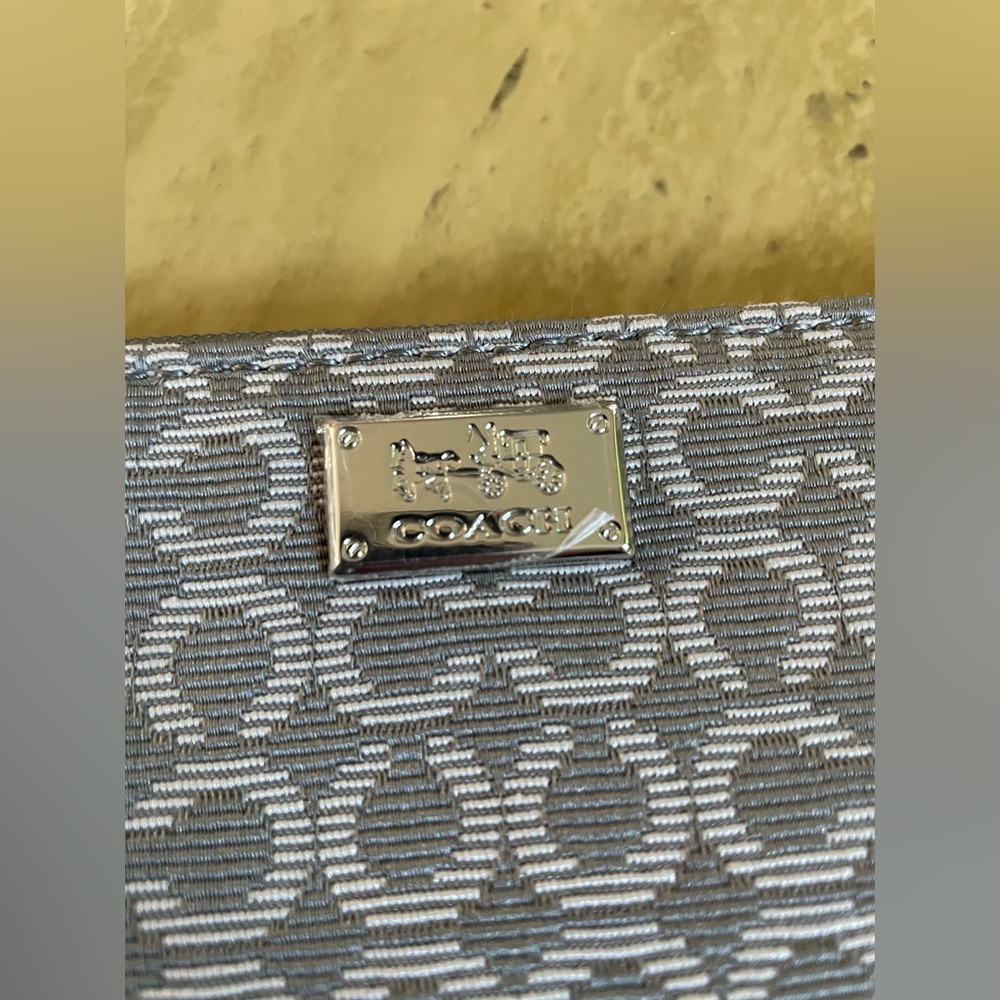 Coach wristlet - Picture 2 of 7